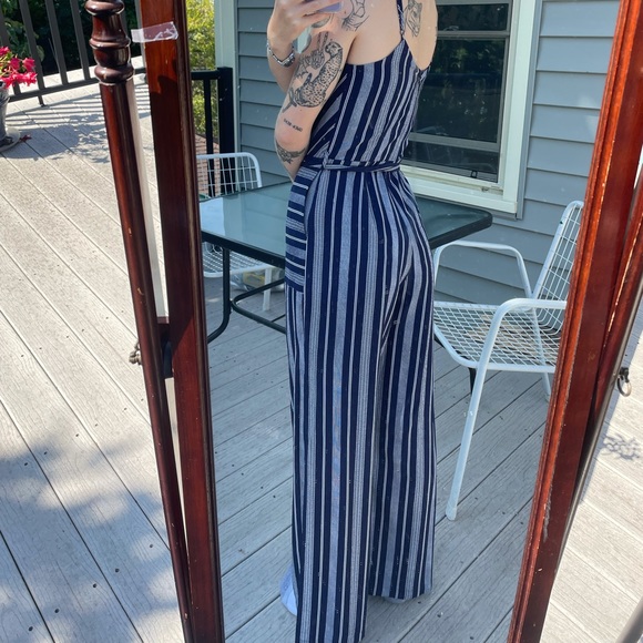 Striped jump suit with leg slits and pockets - Picture 2 of 7